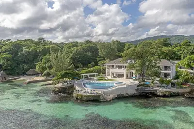 Image de Luxurious 8 Bedroom Oceanfront Villa in Hermosa Cove, Ocho Rios