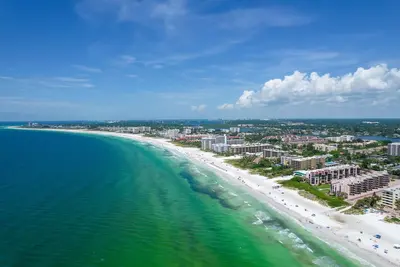 Image de Luxury Siesta Key Beachfront Condo on Crescent Beach.