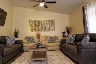 Image de 💖Elegant, Clean&Comfy|King Bed|Garage|Ac|PetsOk💖