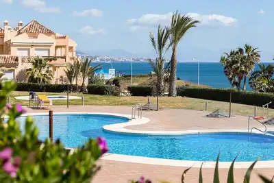 Image de Appartement La Joya vue montagne et mer, piscines, Wi-Fi, clim, terrasse et jardin.