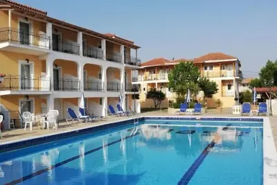Image de Village Inn Studios & Family Apartments