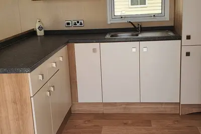 Image de Two bedroom carvan two bathrooms one with a bath. living room and kitchen