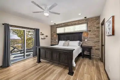 Image de Perfect Branson/Lake Getaway! Modern Private Lakefront Home with Free Resort Amenities