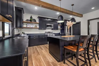 Image de Luxury 7bed Private Lakefront Lodge • Resort Pool/Hot Tubs • Perfect for Large Family