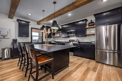 Image de Luxury Lakefront Private Lodge • Lake Access, Pickleball, Mini Golf and More!