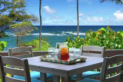 Image de 2bd/2ba Oceanfront Condo with Beach Access