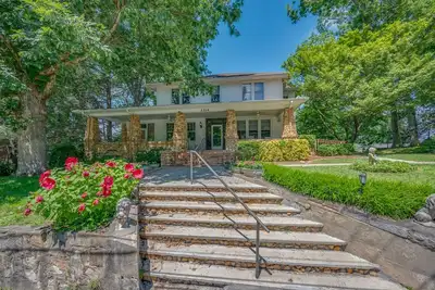 Image de Bonnie Haven | Historic 10 Br Home in Downtown Hendersonville