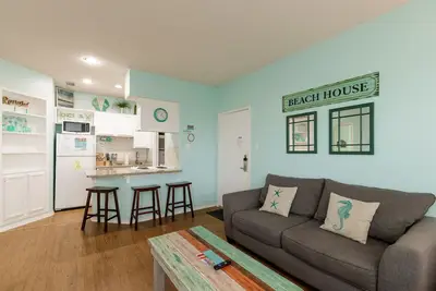 Image de Follow the Ocean Breeze to the Sunrise Suite – Island Time Starts Here