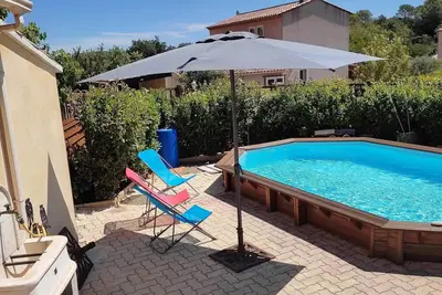 Image de Maison en lotissement calme, avec piscine.