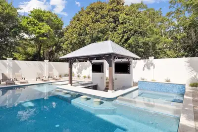 Image de Luxury Retreat with Pool, Game Room, Bikes, and Lsv