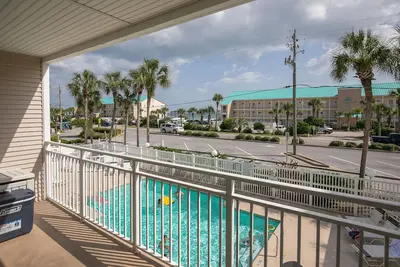 Image de Beautiful Gulf View Condo, Steps to the Beach, Overlook the pool!