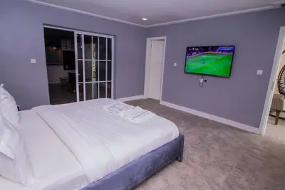 Image de Villa Magnum! Tout un ensemble, quartier calme, pour un séjour satisfaisant. .
