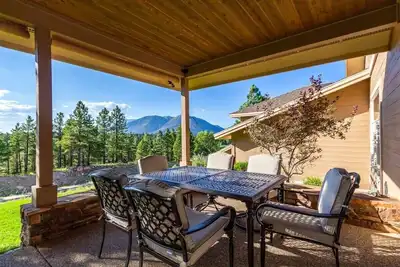 Image de Amberwood Apline Estate w/5 Showers, Spa & Views