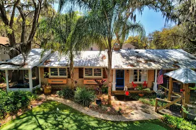 Image de Saint Simons Island Presents ‘Off Broadway' Beach Escape Heated Saltwater Pool