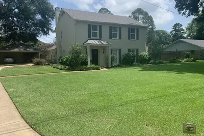 Image de Large home with in ground pool and hot tub. Four block walk to downtown fun.
