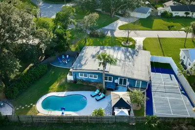 Image de Family Sports Retreat:Pickleball, Pool & Putt Putt