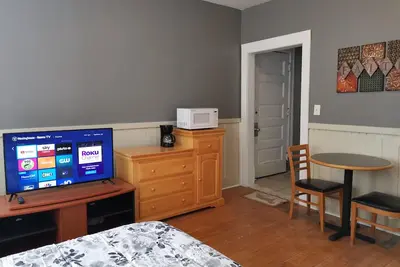 Image de Dtwn Studio, separated entrance, walk to Wpi, Palladium, Dcu, free parking