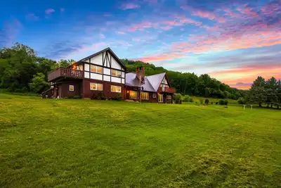 Image de Star Hawk Springs Chateaux - Large 6 Bdrm Retreat