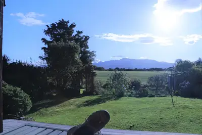 Image de House, 2 minute walk to the beach, views of the Mount Arthur range. Backs ont