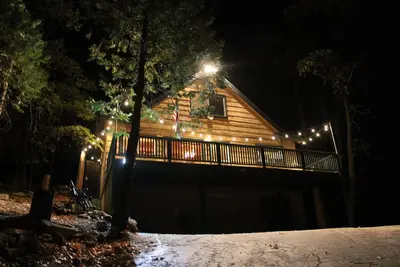 Image de Sequoia Forest Cabin—Lake & River—Ski, Raft, Hike, Bike and More