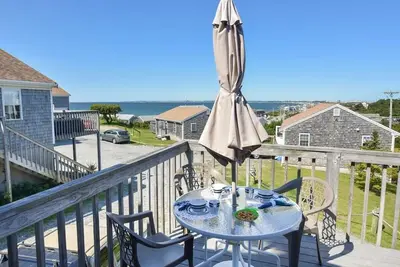 Image de Views of the Bay Access to Private Beach!