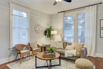 Image de Entire Unit: Stunningly Spacious 1br Midtown Getaway w. Free designated parking