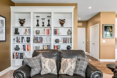 Image de 🏘️ Golf in Luxury - 4bdr Home on Agaming Golf Course - by Torch Lake