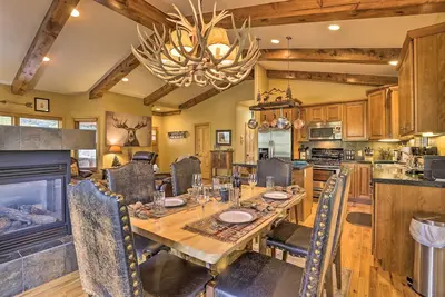 Image de 1 Mi to Grand Lake: Family-Friendly Gem w/ Hot Tub