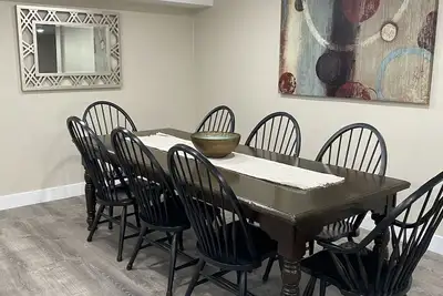Image de Newly Finished 3bed 2 bath (Basement Apartment)