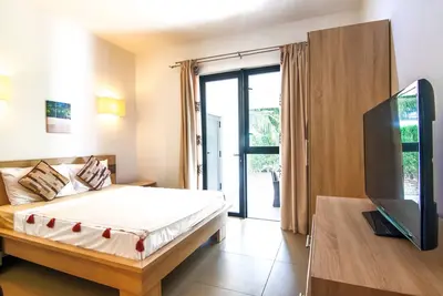 Image de Azuri Ocean Village - Elegant 3-Bed Apartment - Private Garden & Pool Access