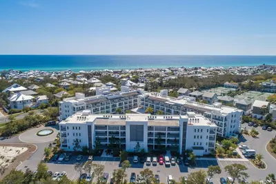 Image de 🦩Now Booking for Summer! Fresh Renovations~New Floors at The Pointe #135 ~ Pointe Break🦩