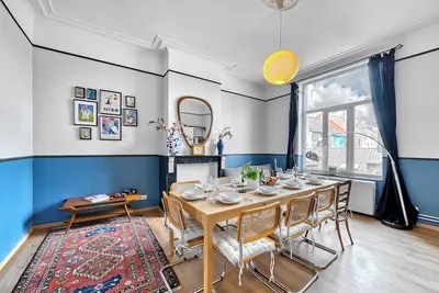 Image de 9\/Comenstay. be\/ 220m2 Vintage Four Apts @CityCenter Townhouse Big Groups 20+ppl