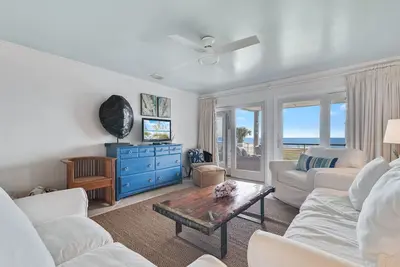 Image de Needle Rush Point B24 | Beachfront | Walk to FloraBama | 2 Pools | 2 Boat Slips | My Beach Getaways