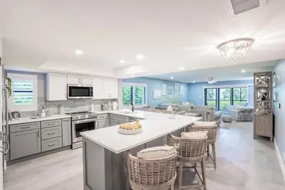 Image de Sanddollar C101: Gorgeous Reno & Decor Gulf-Front!