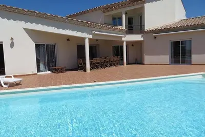 Image de Propriété de standing avec piscine entre Nîmes et Montpellier, jusque 30 pers.