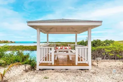 Image de Serene Lagoonfront Stay Near Sapodilla Bay