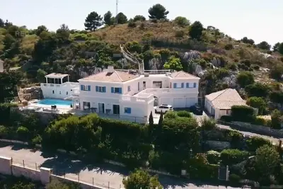 Image de Maison 350m2 - 5 chambres - piscine chauffee - domaine securise - vue magnifique