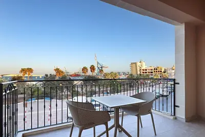 Image de Gem Beachfront Apt with Amazing Bay and Sea Views