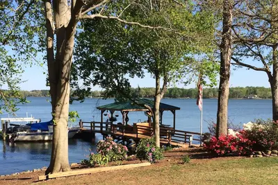 Image de Peaceful & Clean Waterfront Suite on the Lake Norman Main Channel