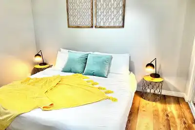 Image de Luxe Hideaway: Private Patio, Close to Wineries, 20 min to Beaches, King bed