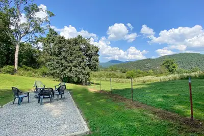 Image de Newly Remodeled- Spacious, Family-Friendly Cabin- Hot Tub, Arcade Room, Fire Pit