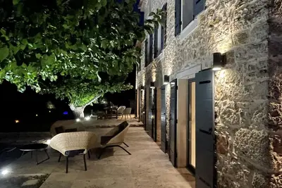 Image de Magnifique Mas provençal du 18ème siècle alliant pierres et charme contemporain