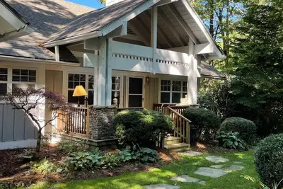 Image de Just Renovated, 2. 8 miles to Downtown Highlands, Easy Access