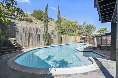 Image de Family-Friendly 3br Home with Pool, Air Hockey & Patio
