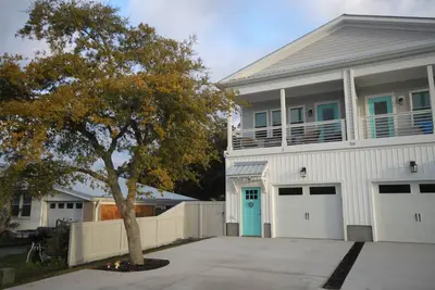 Image de Beach house chic meets mid-century modern
