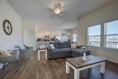 Image de Cozy Vacation Home- New Ocean Reef Home with Bay View, Close to Beach & Town.