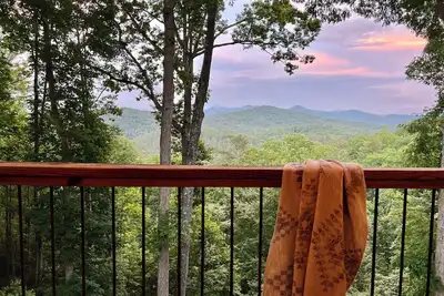 Image de Gorgeous Mountain Views over Aska +Hot Tub & Firepit +Dog Friendly +Arcade table
