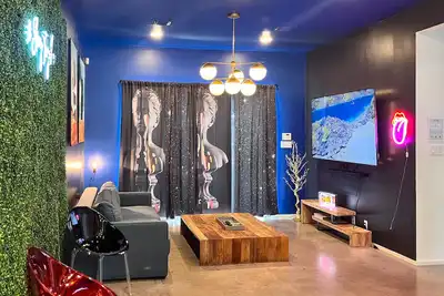 Image de Ultimate 10br Group Getaway—6min to Rainey Street