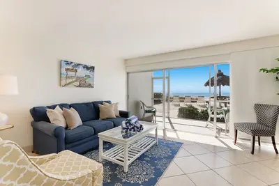 Image de Coconuts Resort Direct Beachfront Bungalow!