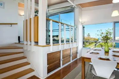 Image de \"The Tall House at Chiton Rocks\" - Walk to the beach  - Family friendly - Wifi